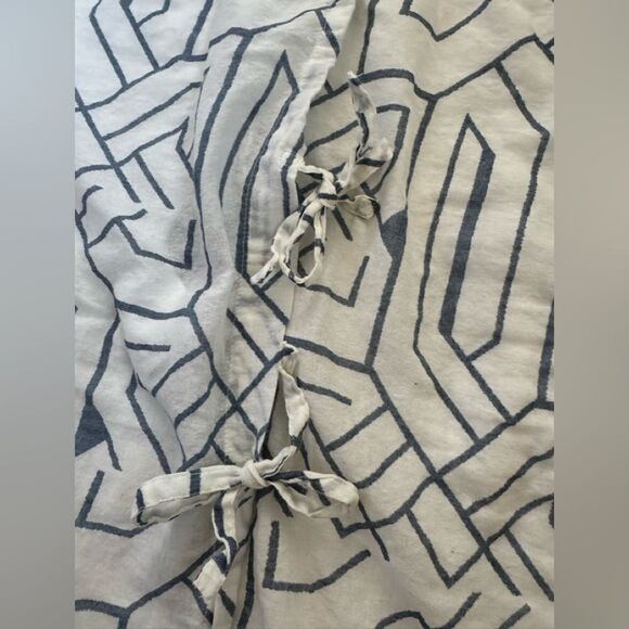 Elisabeth York Pillowshams - Picture 3 of 7